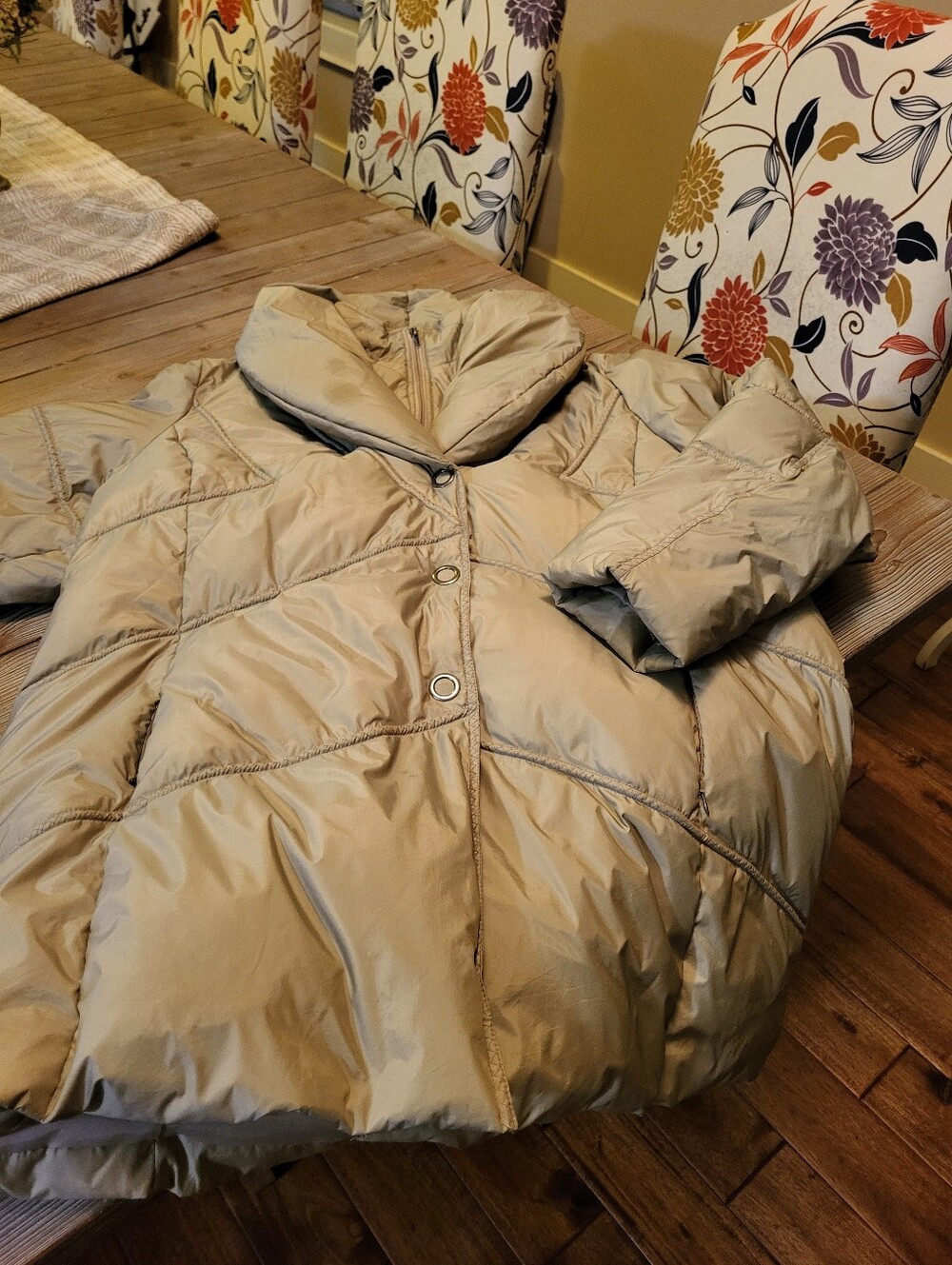 Novelti Women's Puffer Coat - Beige